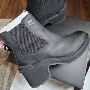 Sorel 7.5 Hi-line Chelsea Waterproof boot